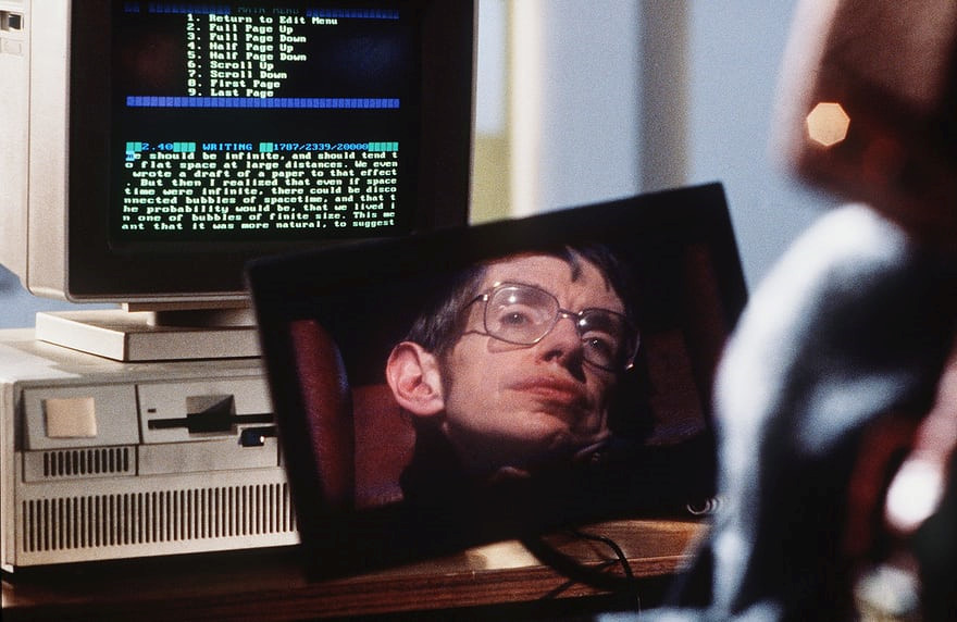 Hawking: Từ bệnh nhân xơ cứng teo cơ tới thiên tài vật lý